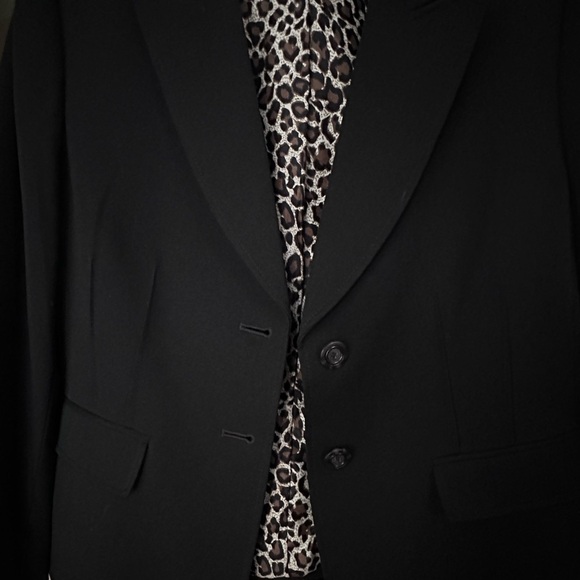 Tahari 2 Button Close Suit Jacket Leopard Print Lining Button Cuff Design - Picture 2 of 8